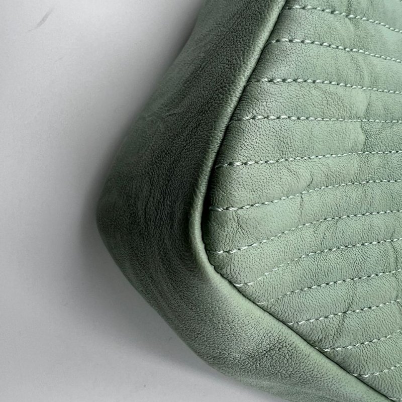 CHANEL V 形縫線 CF 鍊條包-10