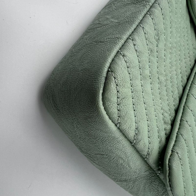 CHANEL V 形縫線 CF 鍊條包-13