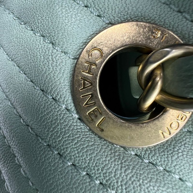 CHANEL V 形縫線 CF 鍊條包-19