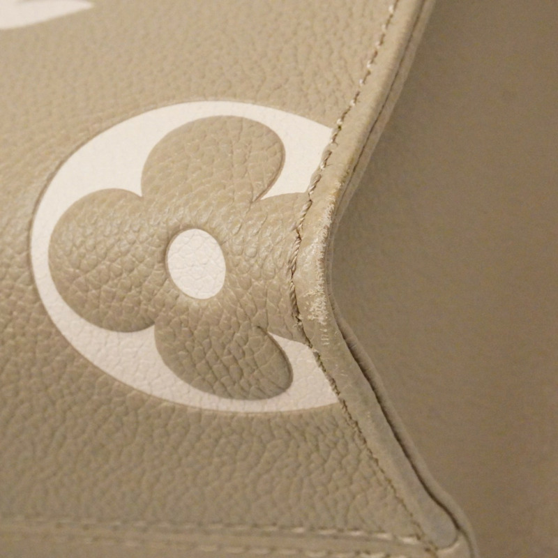 路易威登 Monogram Empreinte 雙色 OnTheGo PM 手提包 M45779 Tourtreille Crème 女士兩用包-5