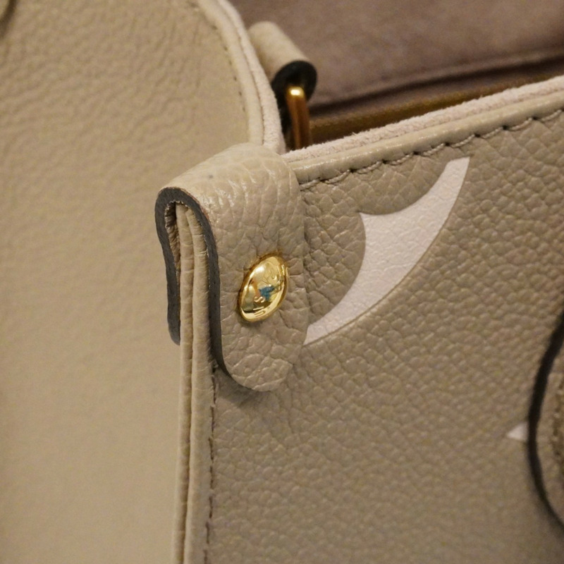路易威登 Monogram Empreinte 雙色 OnTheGo PM 手提包 M45779 Tourtreille Crème 女士兩用包-6