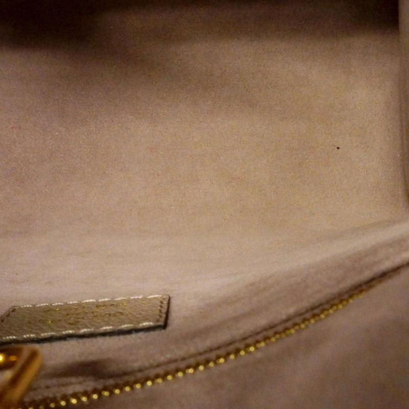 路易威登 Monogram Empreinte 雙色 OnTheGo PM 手提包 M45779 Tourtreille Crème 女士兩用包-9