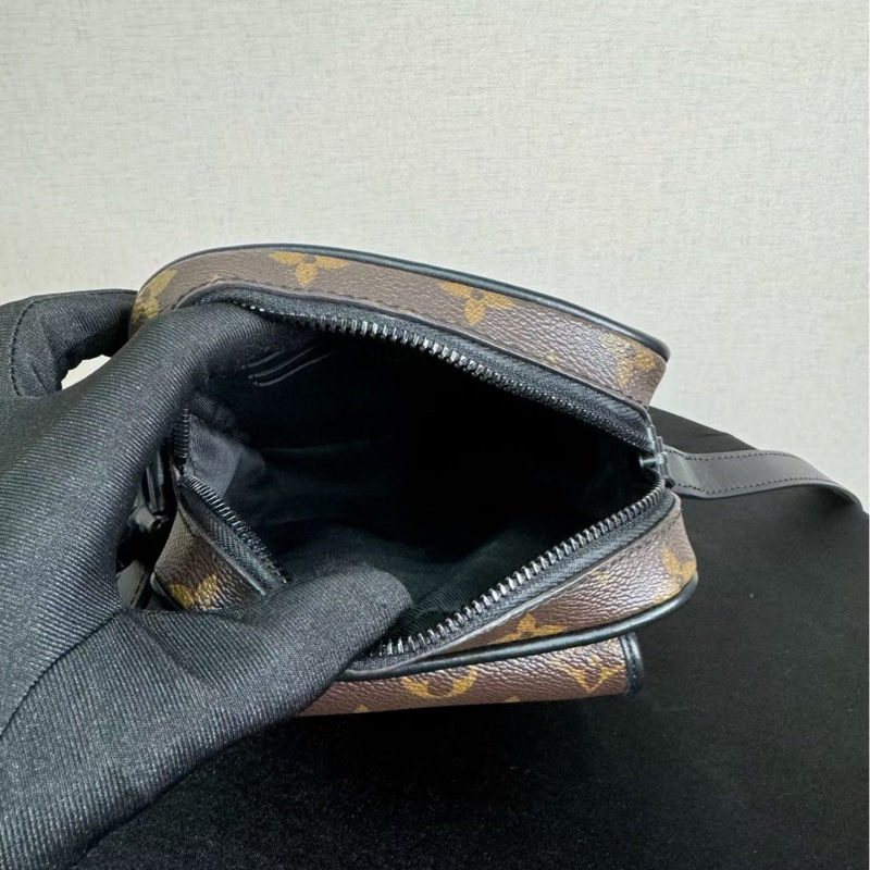 98新 Louis Vuitton芯片款手機包 經典老花拼接黑色皮革 尺寸14x5x17cm-4