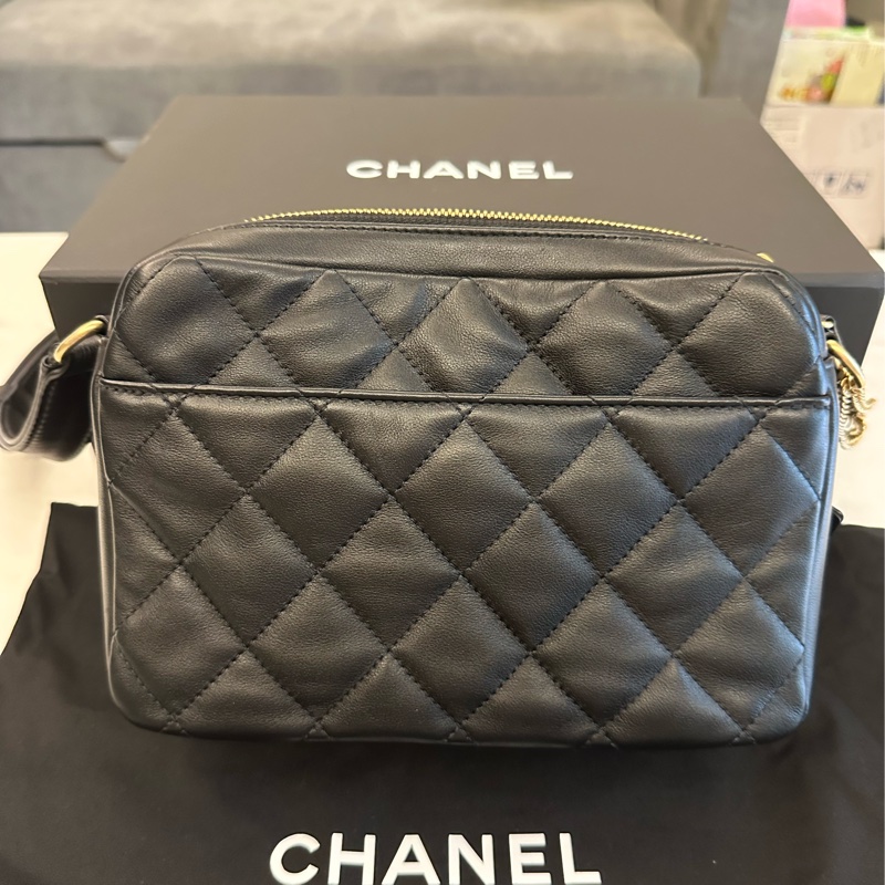 Chanel 黑金雙口袋相機包(炸藥包)晶片款-1
