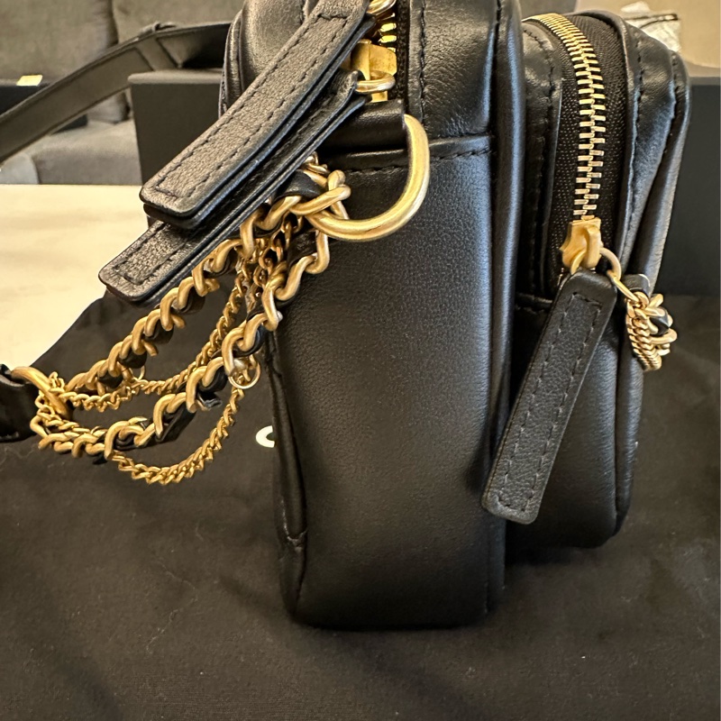Chanel 黑金雙口袋相機包(炸藥包)晶片款-2