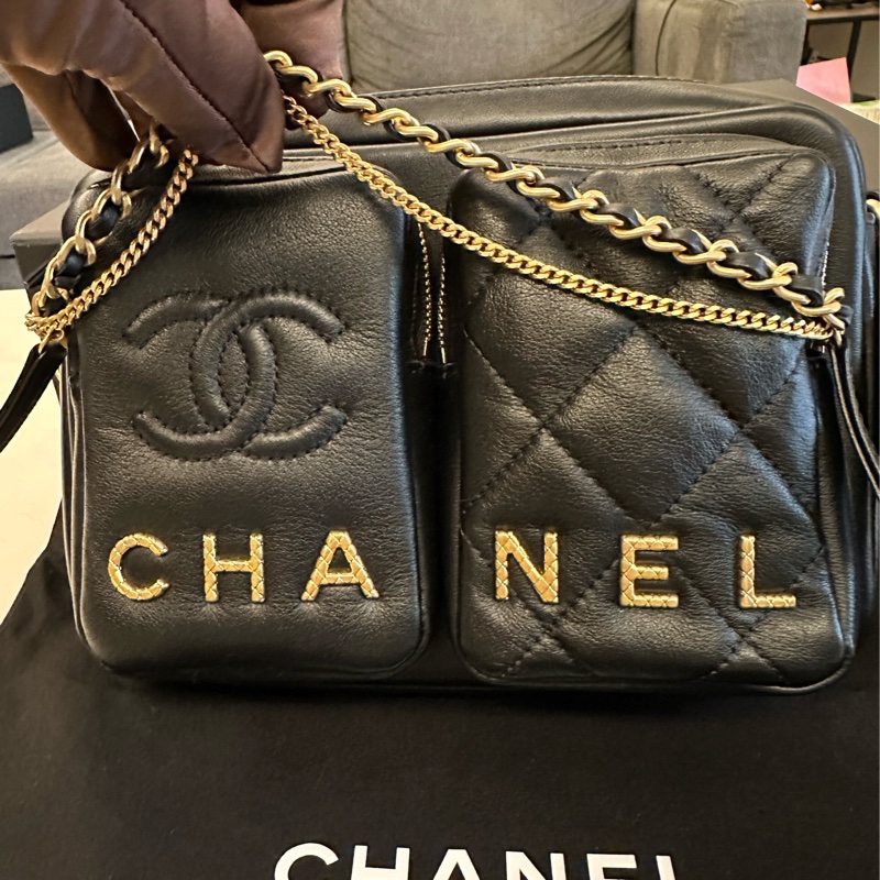 Chanel 黑金雙口袋相機包(炸藥包)晶片款-8