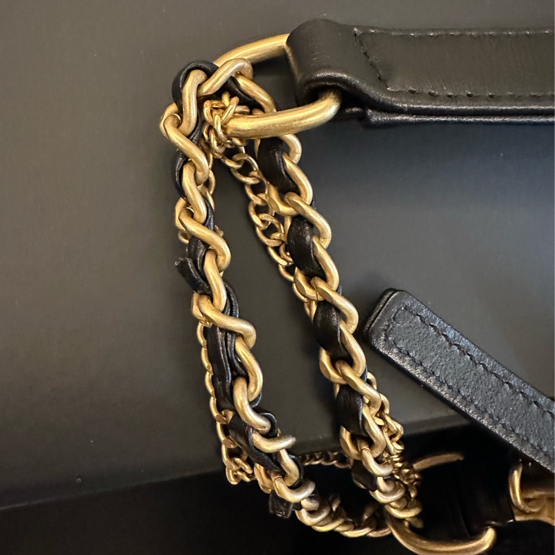 Chanel 黑金雙口袋相機包(炸藥包)晶片款-12