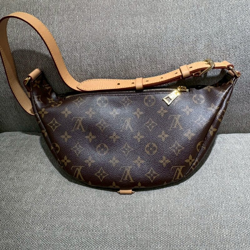 Louis Vuitton Monogram 胸包 晶片款-1