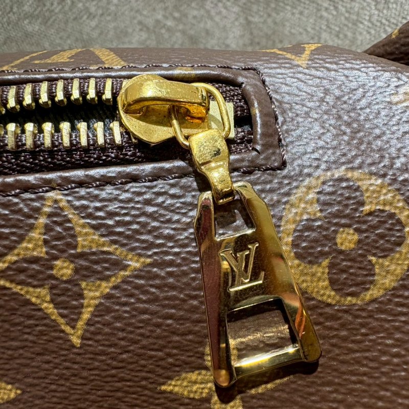 Louis Vuitton Monogram 胸包 晶片款-15
