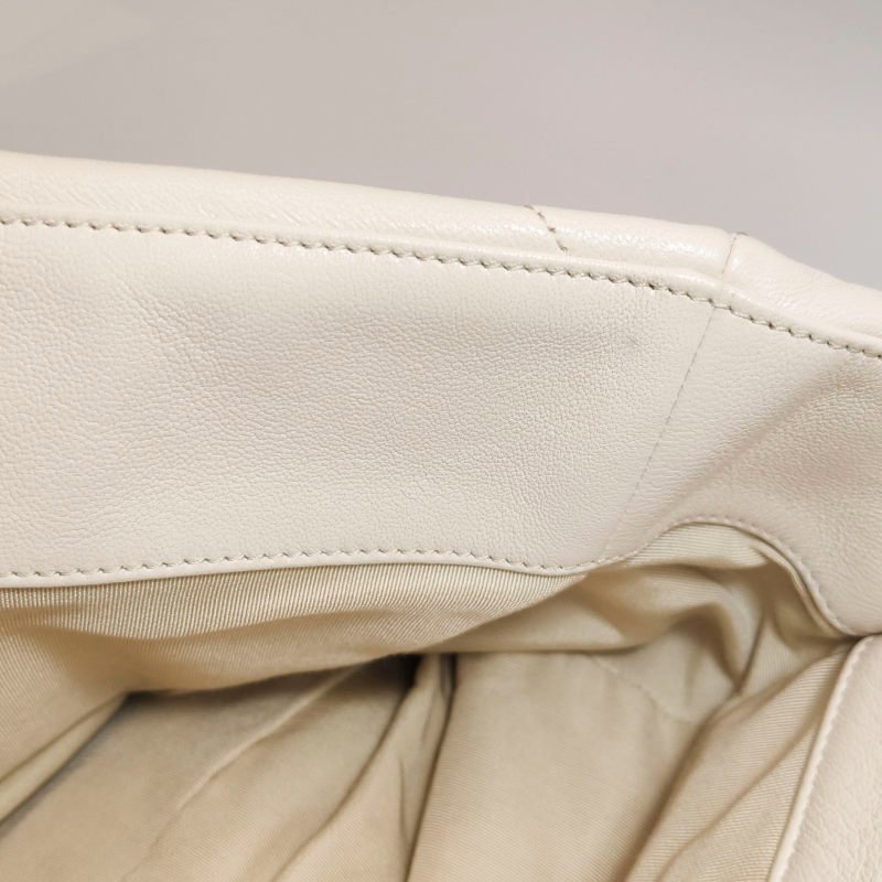 Chanel 19BagMaxi皮菱格絎縫穿皮雙C扣斜背包單肩包-10