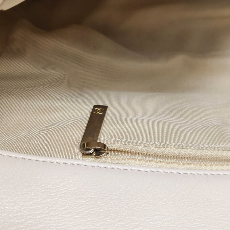 Chanel 19BagMaxi皮菱格絎縫穿皮雙C扣斜背包單肩包-14