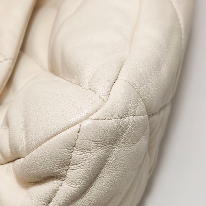 Chanel 19BagMaxi皮菱格絎縫穿皮雙C扣斜背包單肩包-16