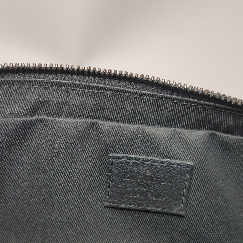 Louis Vuitton (LV)Trio牛皮純色老花壓紋子母包斜背包晶片款:-10