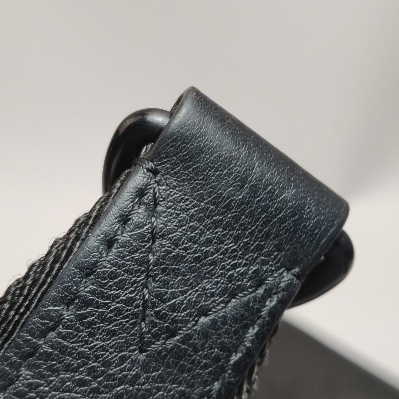 Louis Vuitton (LV)Trio牛皮純色老花壓紋子母包斜背包晶片款:-12