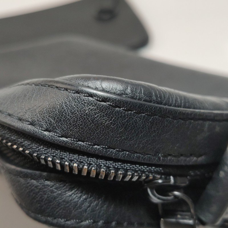 Louis Vuitton (LV)Trio牛皮純色老花壓紋子母包斜背包晶片款:-19