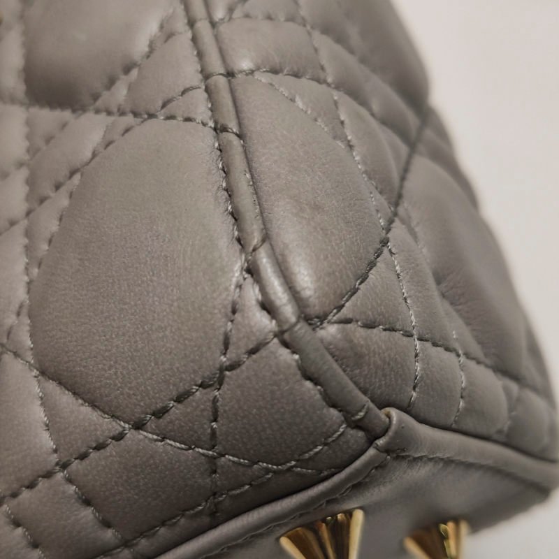 Dior Lady Dior戴妃包小羊皮藤格紋字母Logo吊飾手提包-13