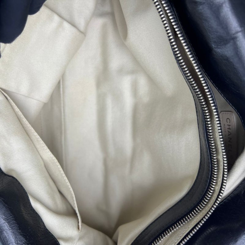 CHANEL 明線菱格紋大號手拿包-14