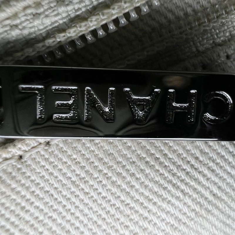 CHANEL 明線菱格紋大號手拿包-18