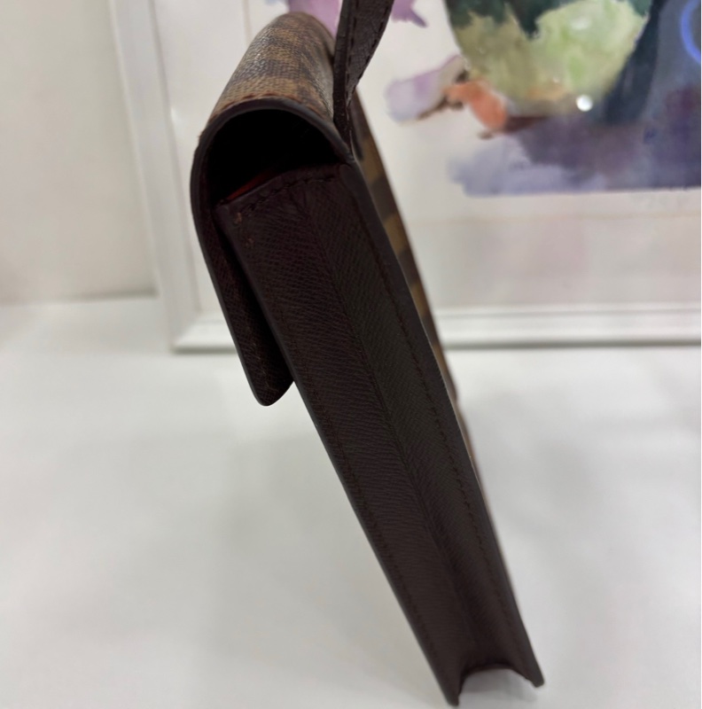 Lv Pomlico棋盤格斜背 超稀有中古款 過目不忘的中古包 市面難遇 與眾不同 原始好成色 ，無破無裂 尺寸：18×16cm-3