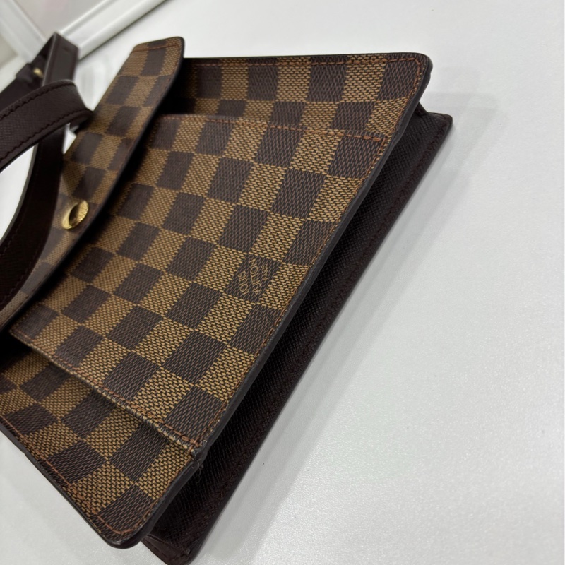 Lv Pomlico棋盤格斜背 超稀有中古款 過目不忘的中古包 市面難遇 與眾不同 原始好成色 ，無破無裂 尺寸：18×16cm-4