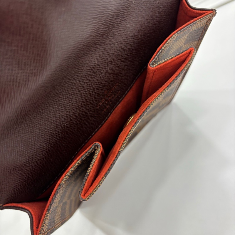 Lv Pomlico棋盤格斜背 超稀有中古款 過目不忘的中古包 市面難遇 與眾不同 原始好成色 ，無破無裂 尺寸：18×16cm-7