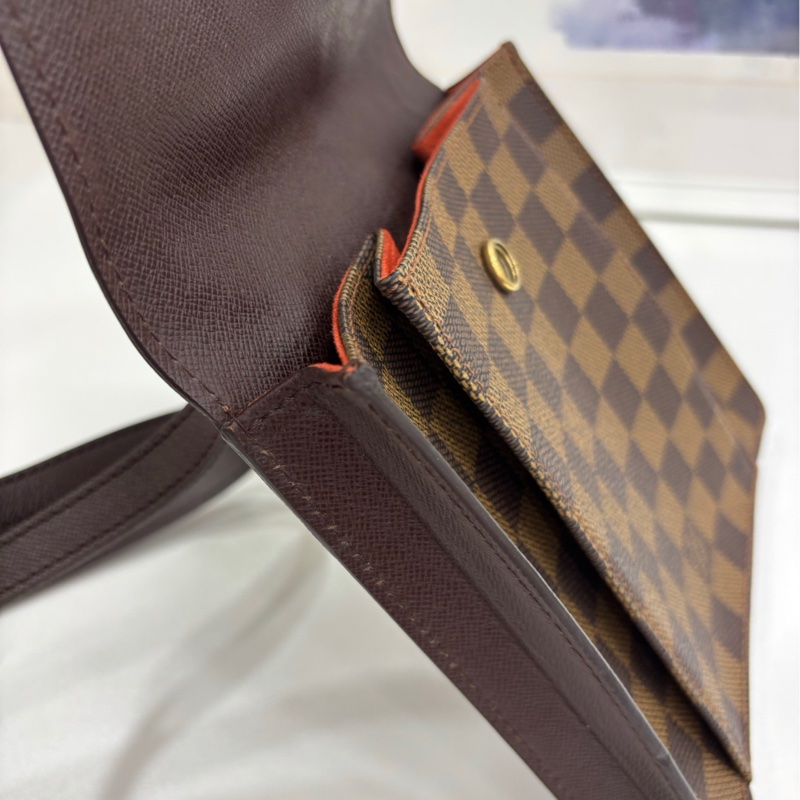Lv Pomlico棋盤格斜背 超稀有中古款 過目不忘的中古包 市面難遇 與眾不同 原始好成色 ，無破無裂 尺寸：18×16cm-8