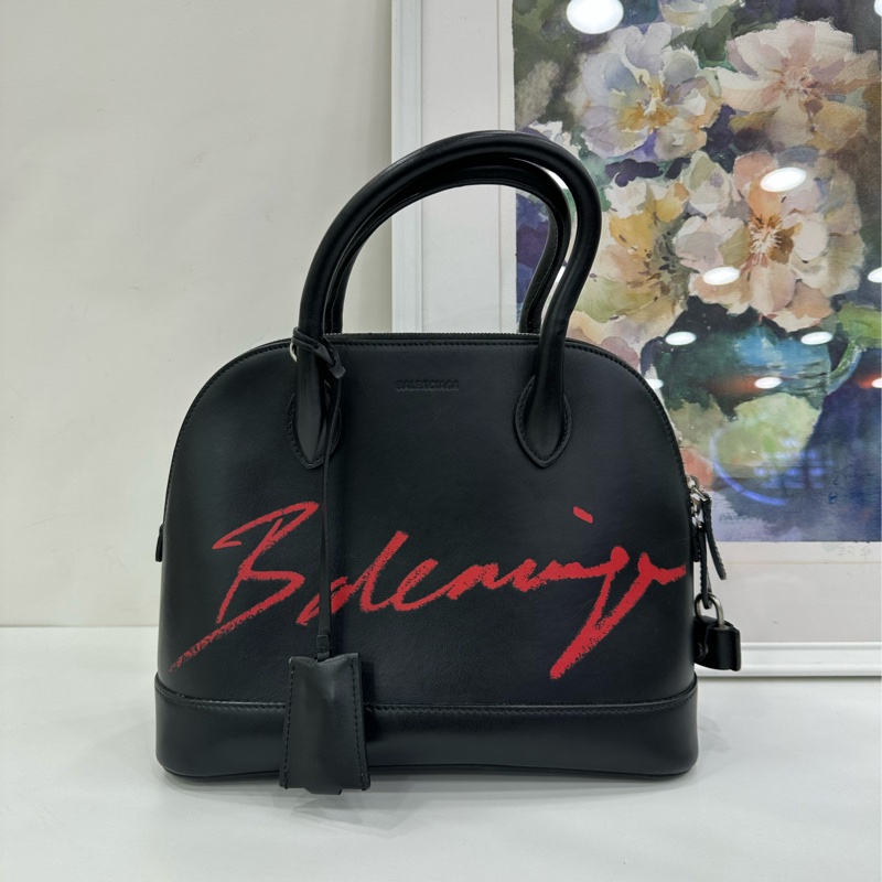 Balenciaga巴黎世家黑色貝殼包，塗鴉款LOGO設計-1