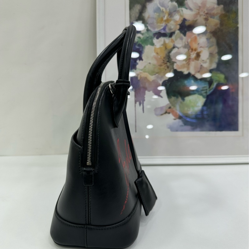 Balenciaga巴黎世家黑色貝殼包，塗鴉款LOGO設計-3