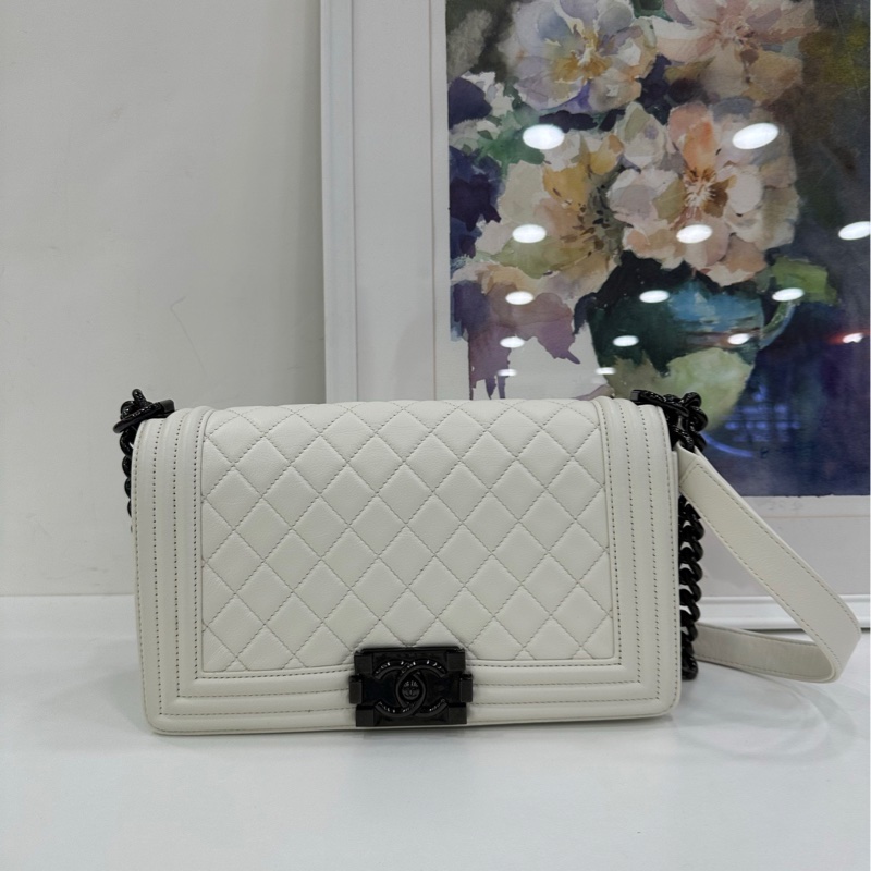 Chanel 香奈兒 Leboy中號 白色黑扣 羊皮 24開-1