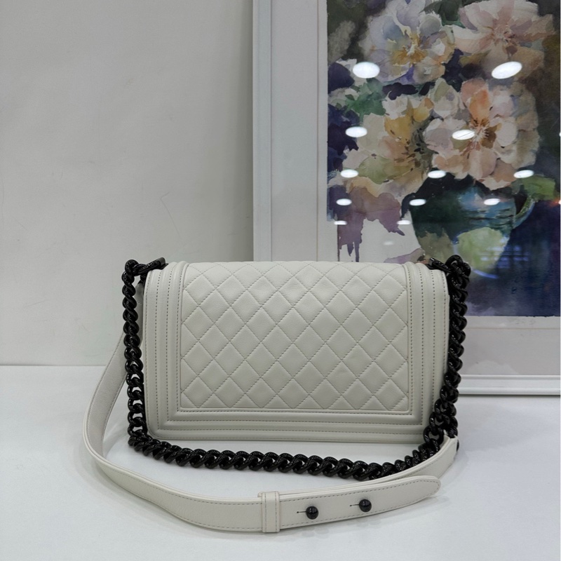 Chanel 香奈兒 Leboy中號 白色黑扣 羊皮 24開-2