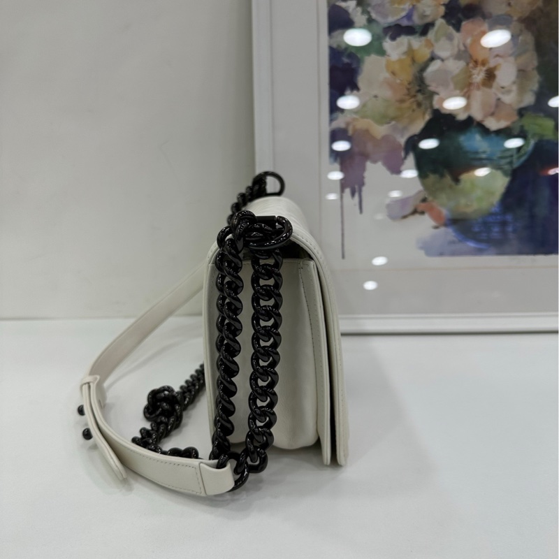 Chanel 香奈兒 Leboy中號 白色黑扣 羊皮 24開-4