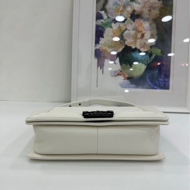 Chanel 香奈兒 Leboy中號 白色黑扣 羊皮 24開-5