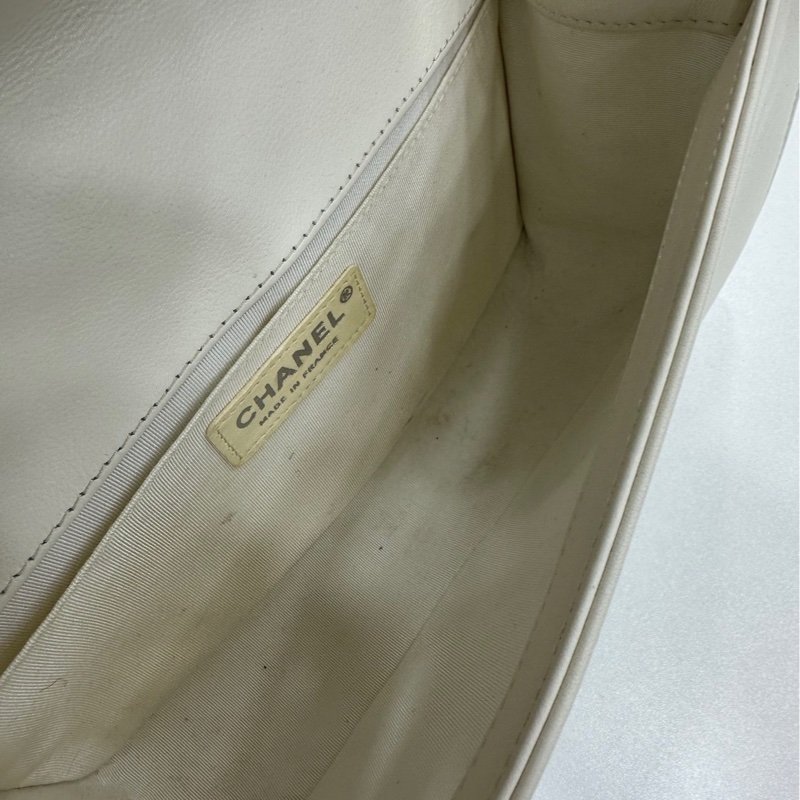 Chanel 香奈兒 Leboy中號 白色黑扣 羊皮 24開-8