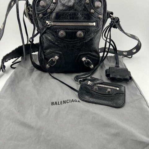 Balenciaga 鉚釘做舊斜挎小方包
