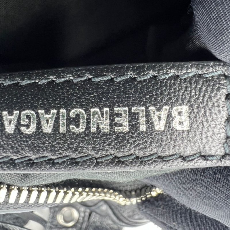 Balenciaga 鉚釘做舊斜挎小方包-1