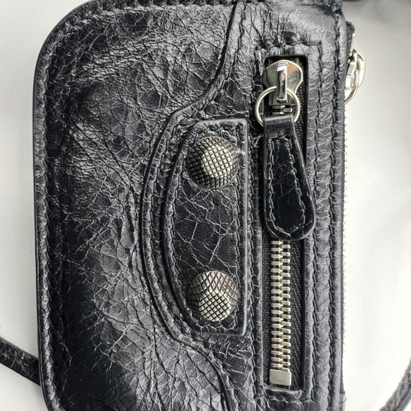 Balenciaga 鉚釘做舊斜挎小方包-4