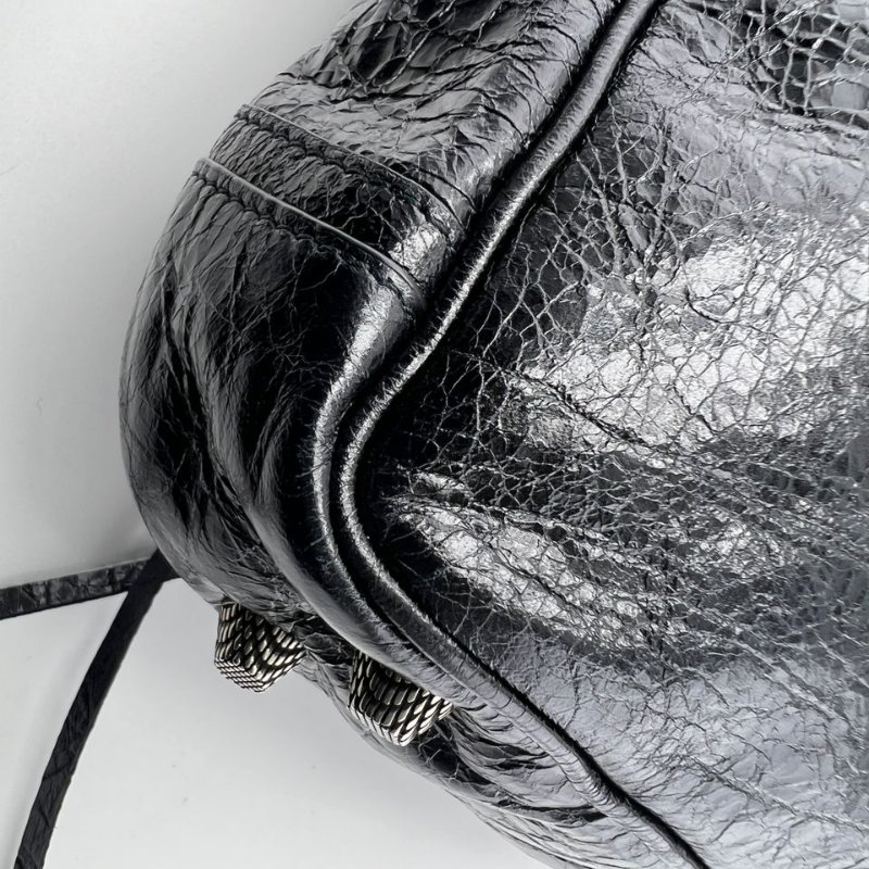 Balenciaga 鉚釘做舊斜挎小方包-8