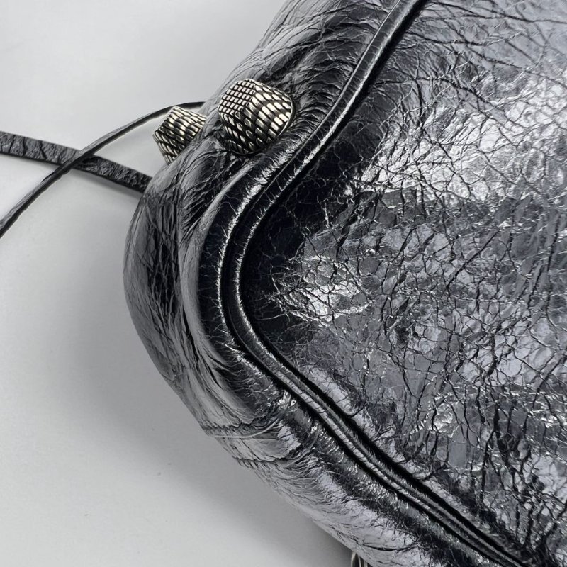 Balenciaga 鉚釘做舊斜挎小方包-11