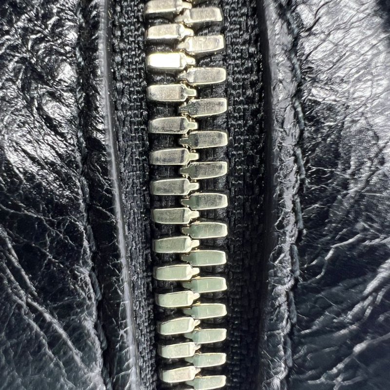 Balenciaga 鉚釘做舊斜挎小方包-14