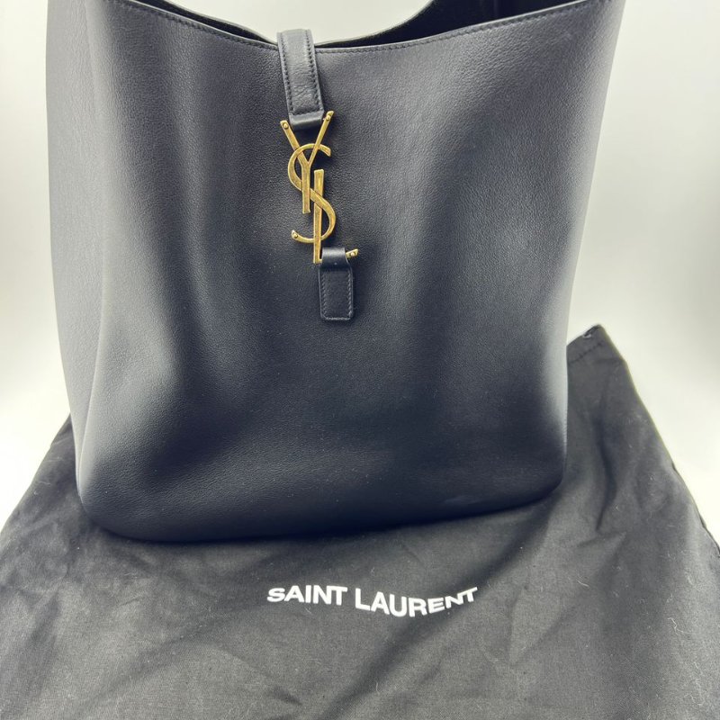 Saint Laurent 黑色粒面皮革水桶包-0