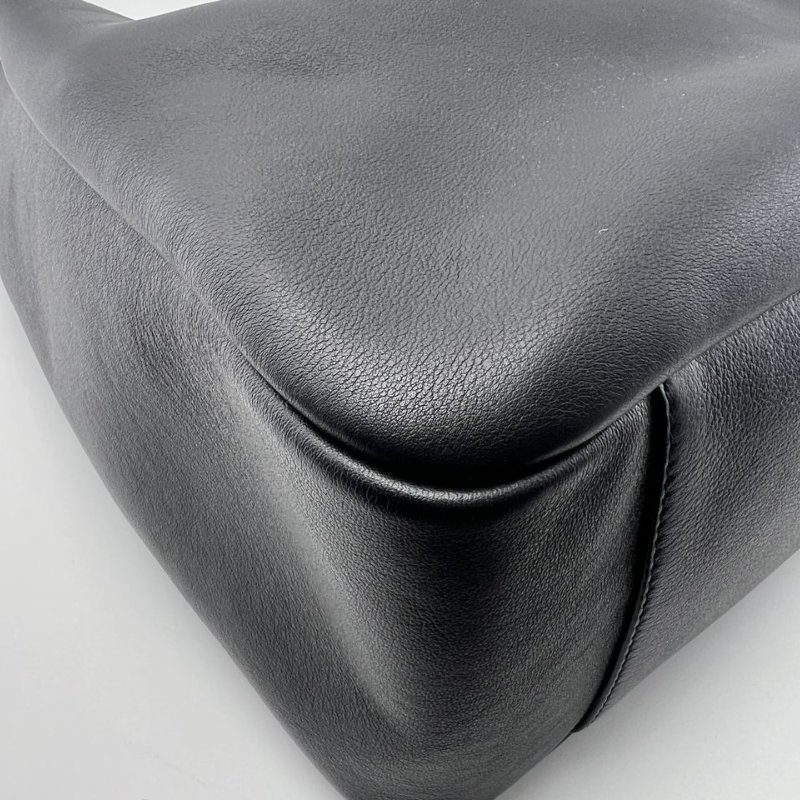 Saint Laurent 黑色粒面皮革水桶包-15