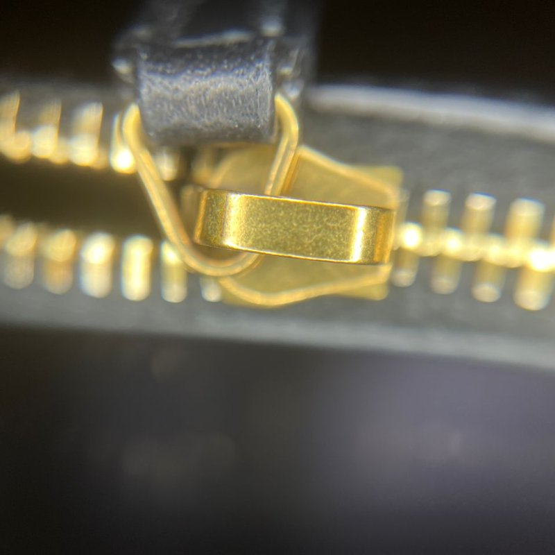 Saint Laurent 黑色粒面皮革水桶包-23