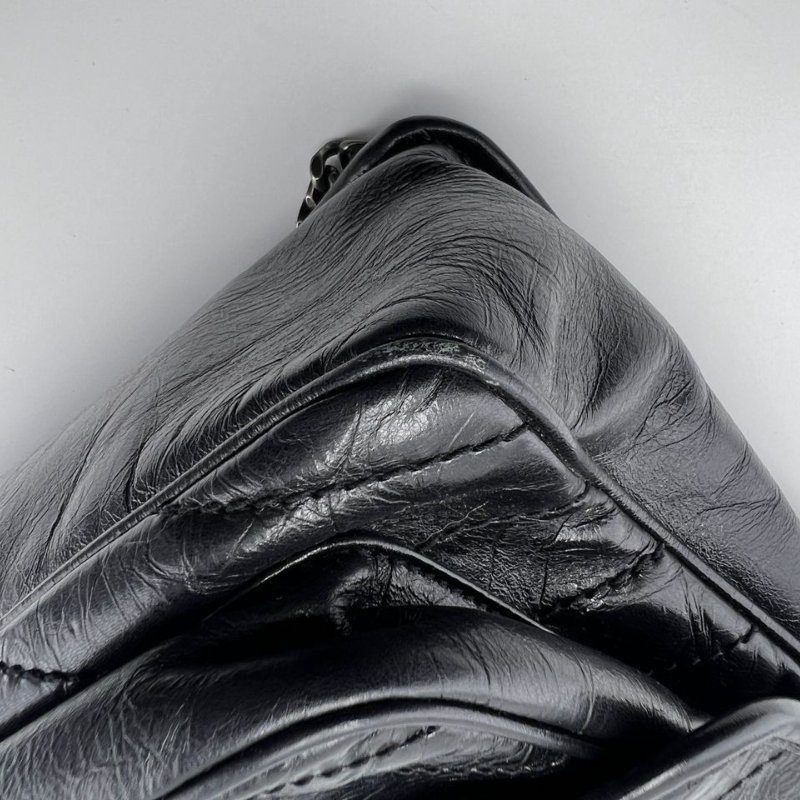 Saint Laurent Niki 油蠟皮鍊條包-10