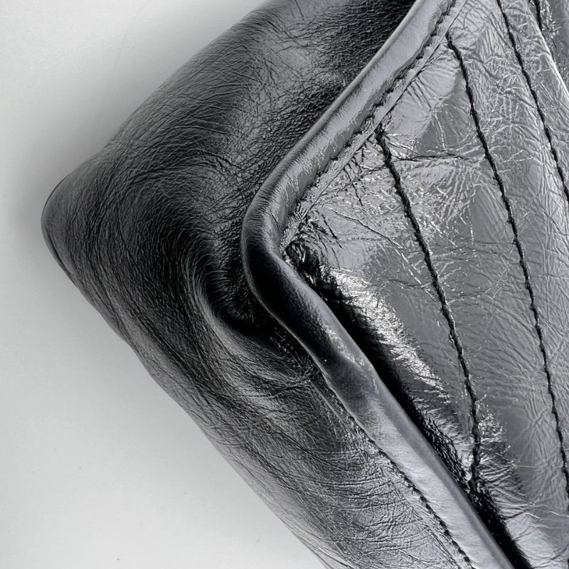 Saint Laurent Niki 油蠟皮鍊條包-11