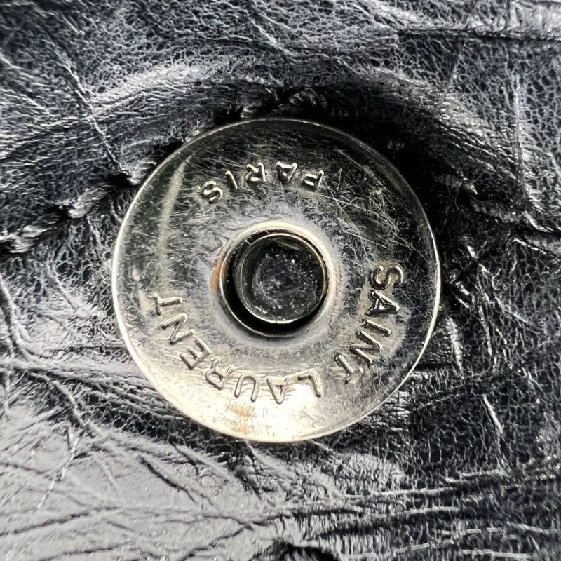 Saint Laurent Niki 油蠟皮鍊條包-18