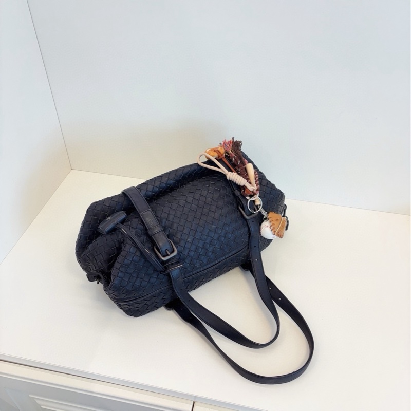 【97新🆕】BV 🖤黑色編織波士頓包 經典Intrecciato編織工藝 手感柔軟又耐用 簡約大氣手提包 單肩包-3