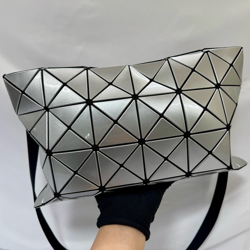 ISSEY MIYAKE  三宅一生 BAO BAO  銀色肩背包-0