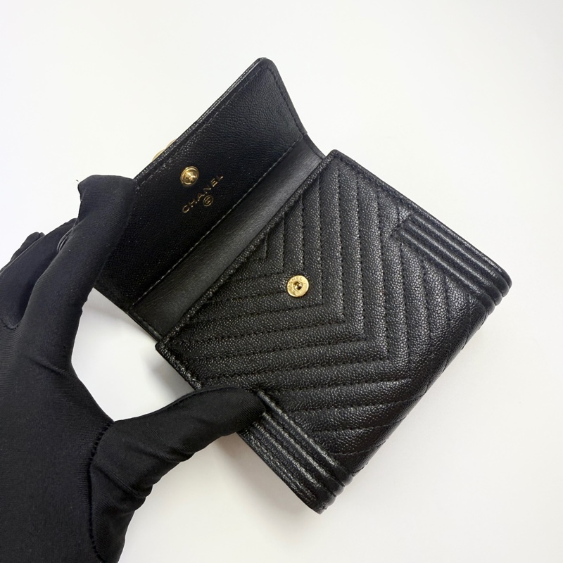 CHANEL香奈兒BOY V形紋三折短夾黑色金釦-5