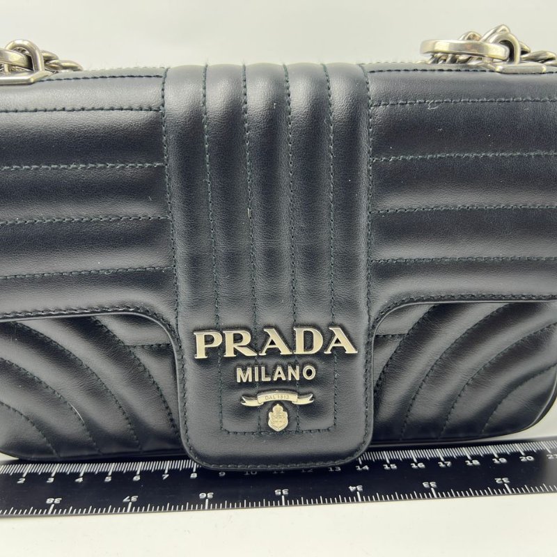 Prada Diagramme 黑色菱格皮革鍊條單肩包-7