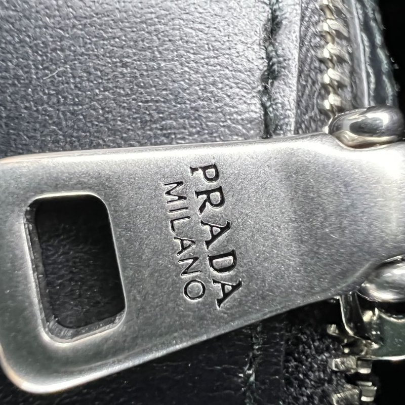 Prada Diagramme 黑色菱格皮革鍊條單肩包-20